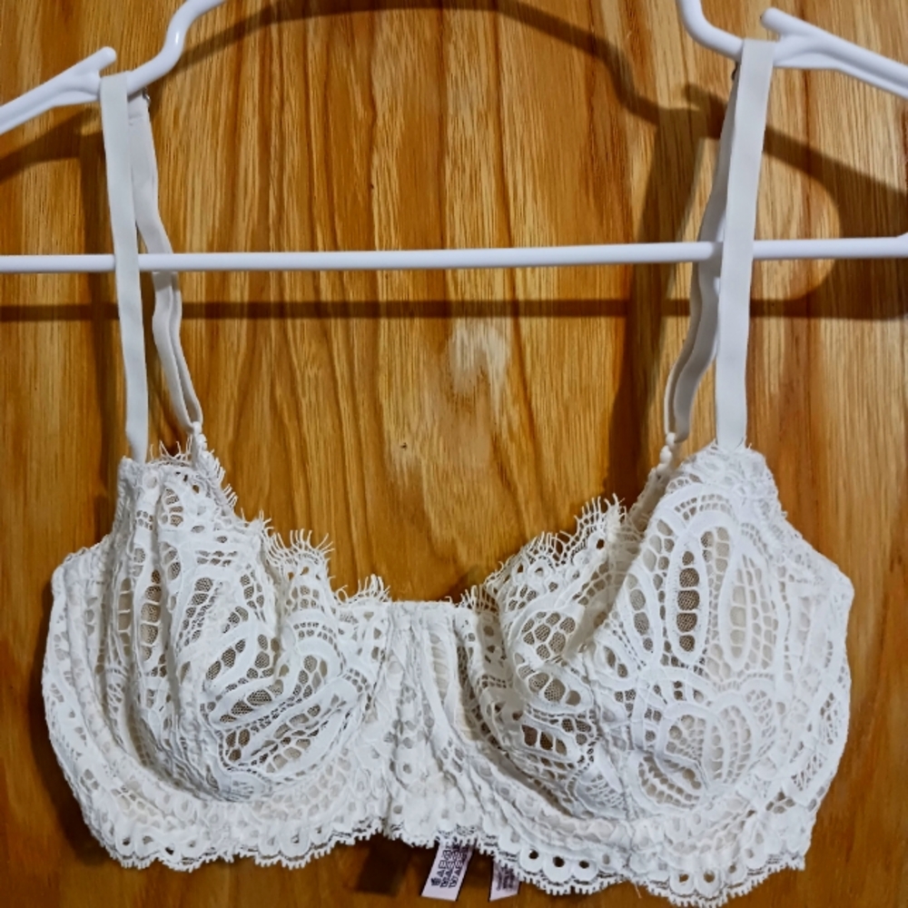 5 For $25!Victoria's Secret Dream Angels Ivory Lace Push Up w/o Pad Bra Size 32D